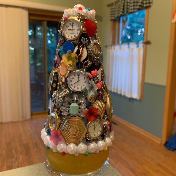 IT’S ABOUT TIME Junkdrawer Tree Handmade Decoration - Picture 3 of 9